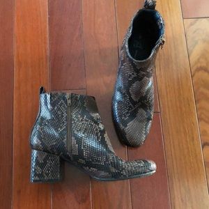 Brown/Black Snack Skin bootie, 9